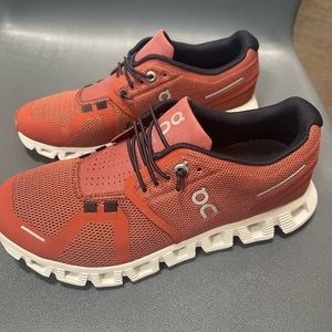 ON Cloud 5, size 5.5, rust/black